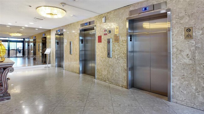 Building Photo - 5601 Collins Ave