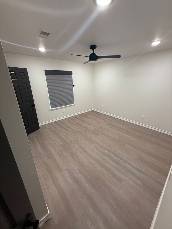 Building Photo - Luxury 3/2/2 in Cooper school district!