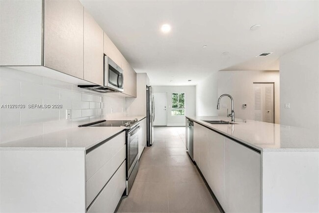 Building Photo - 2561 NE 193rd St