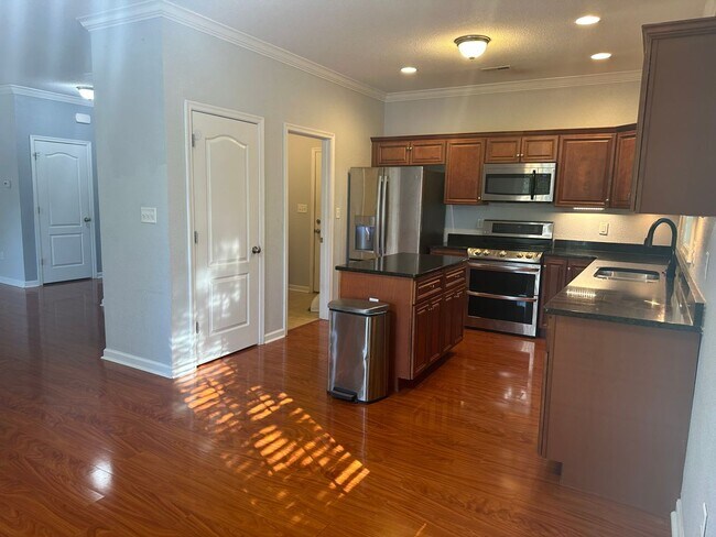 Building Photo - Ingleside