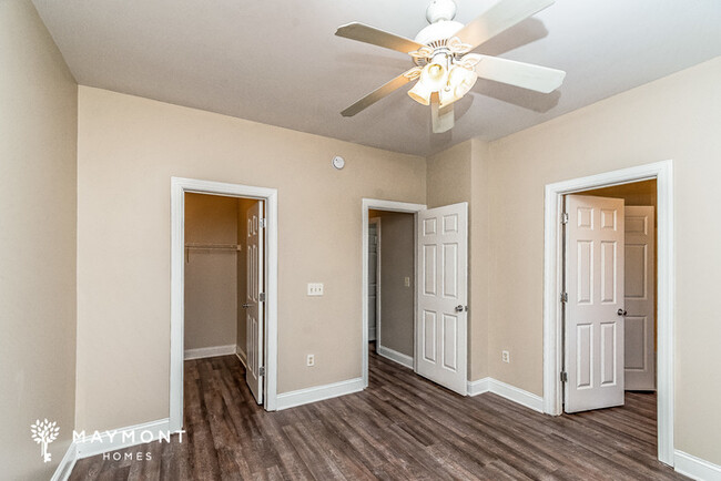 Building Photo - 3-Bedroom Charming Townhome