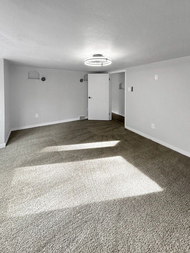 Building Photo - Welcome to this newly remodeled gem located in the heart of Collier, PA.