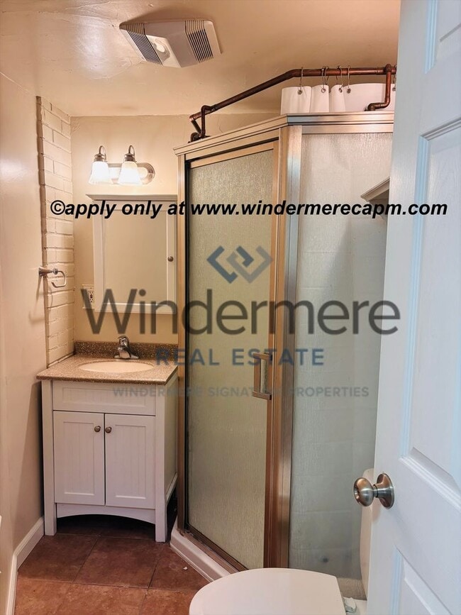 Building Photo - Arden Arcade 3 bedroom/ 2 bath on HUGE lot – Space, Location, and Charm!