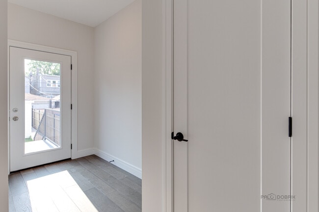 Building Photo - 1304 N Lawndale Ave