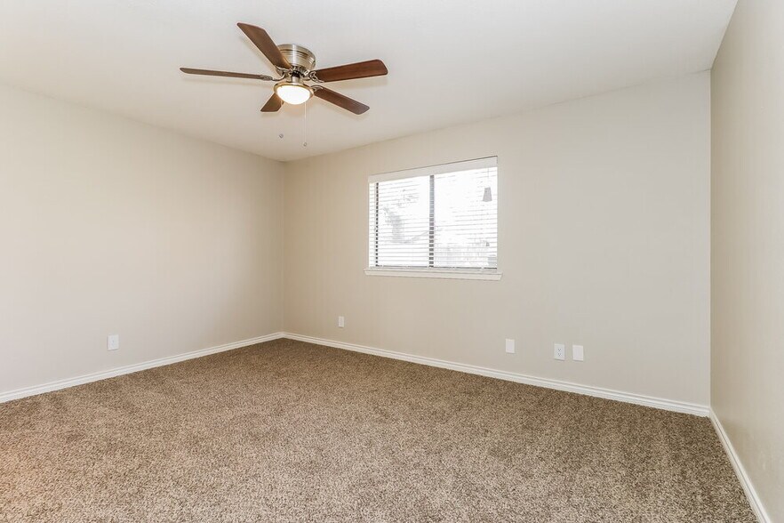 Building Photo - 3713 Longstraw Dr