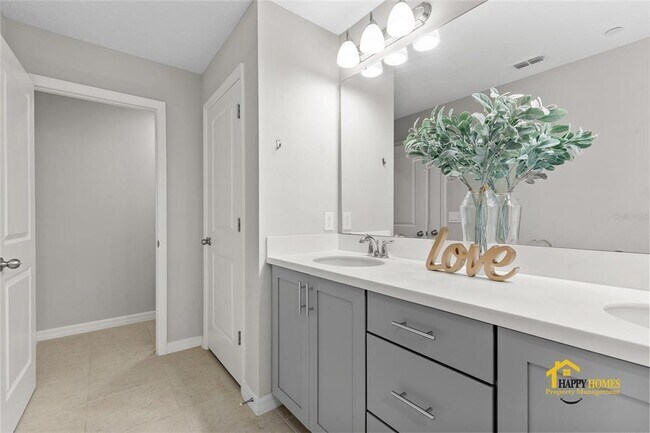 Building Photo - 8530 Warburg Alley