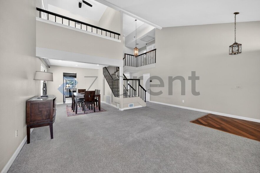 Building Photo - 1665 Hawk Ridge Pl