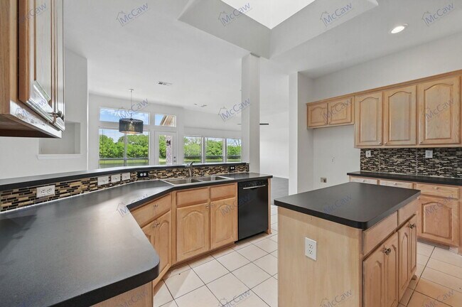 Building Photo - 544 Layton Dr