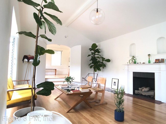 Building Photo - 2 br, 1 bath Apartment - 1947 Hyperion Ave