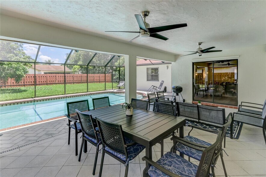 Building Photo - 1130 NW 78th Ter