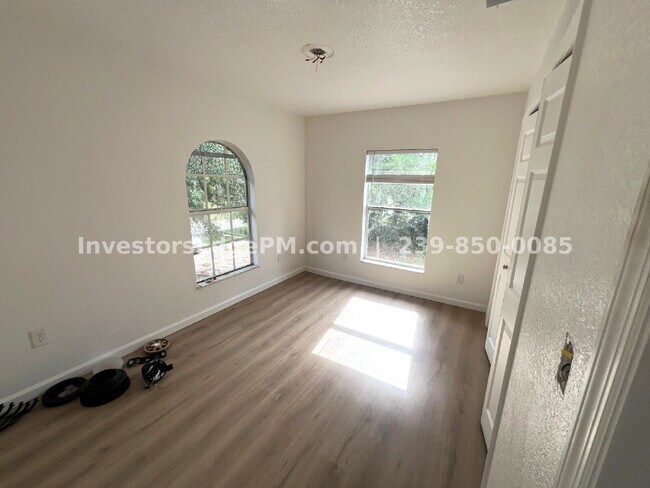 Building Photo - Beautifully Renovated 2BR w/ Loft & Private Deck