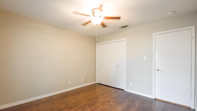 Building Photo - 910 Rocky Spring Rd