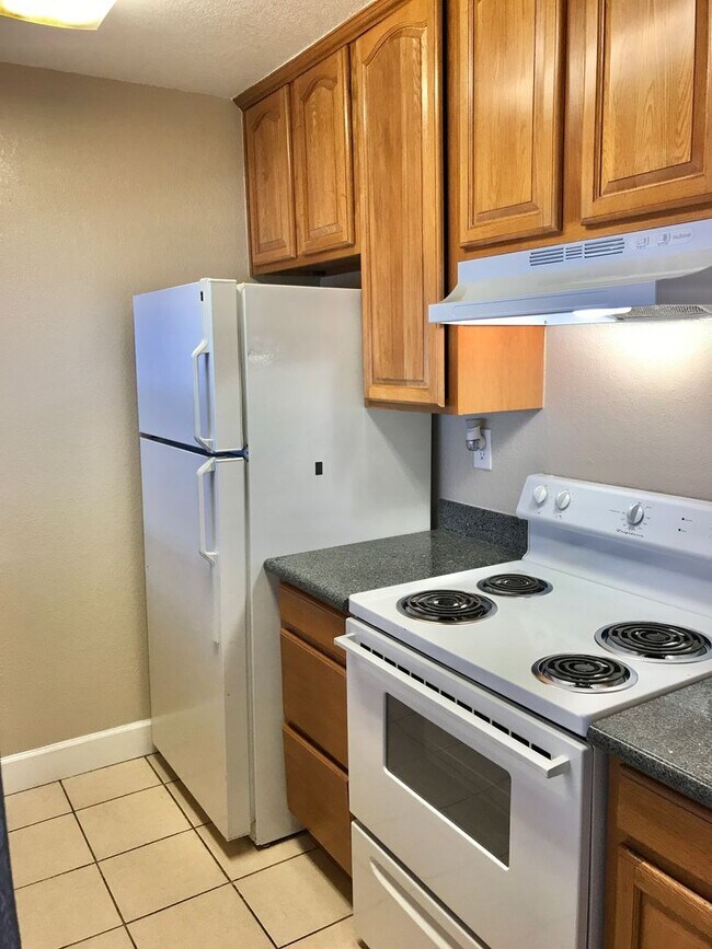 Building Photo - 1 Bedroom 1 Bath Condo in Hayward -- Coming Soon!!!