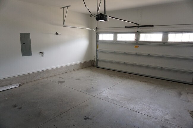 Building Photo - 9343 Cassadine Ct