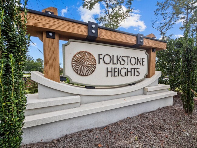 Building Photo - 523 Birdsong Dr