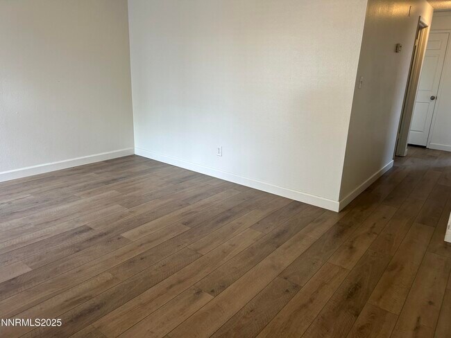 Building Photo - 6780 Peppermint Dr