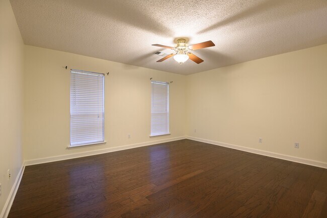 Building Photo - Ridgewood Court Home