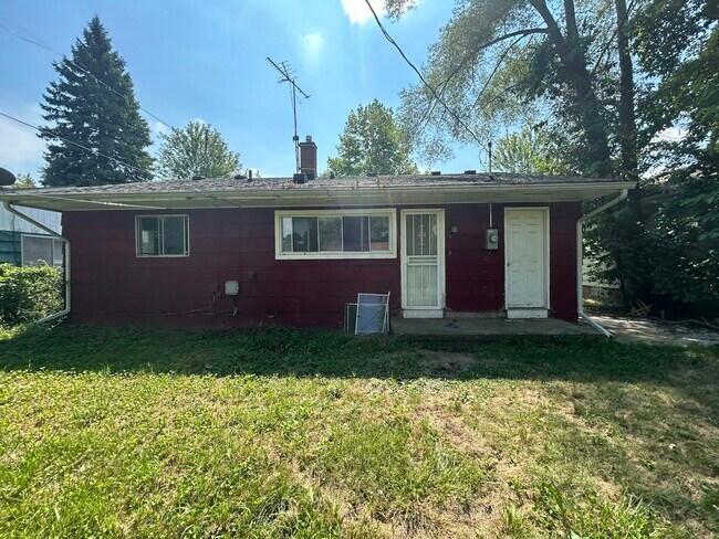 Building Photo - 1599 Magnolia Dr