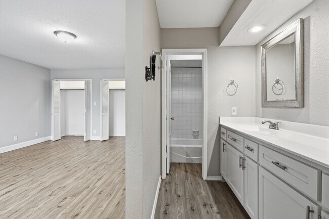 Building Photo - 6518/6520 E 90th St Duplex