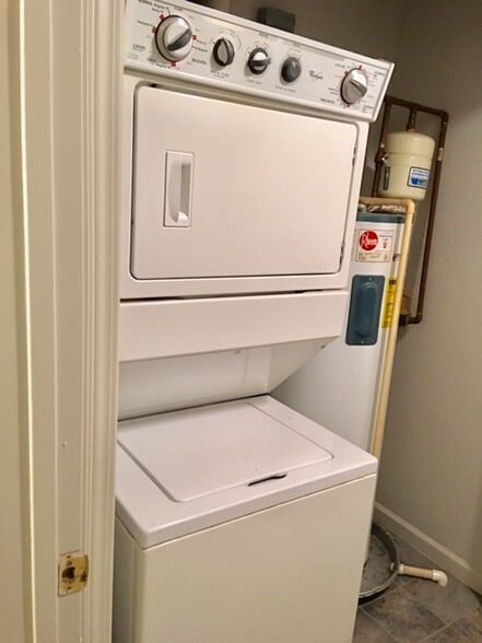 Building Photo - 811 Mallow St