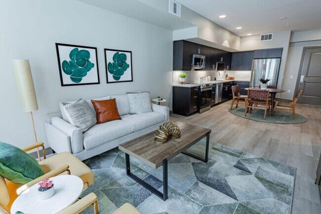 Primary Photo - 920 Bayswater Ave