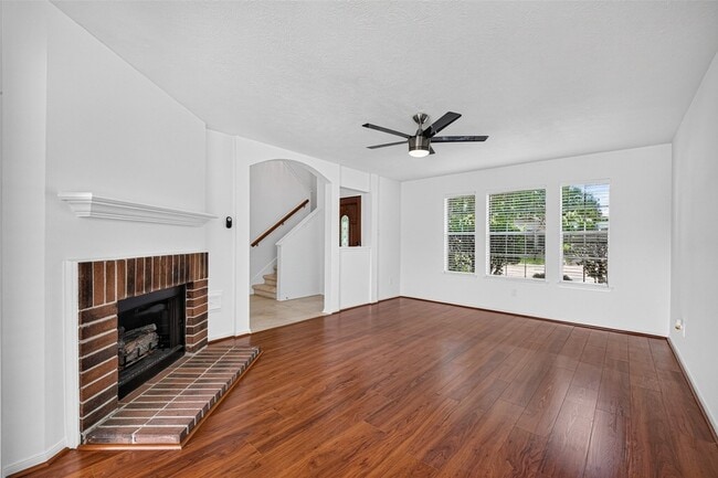 Building Photo - 1806 Oak Ridge Dr