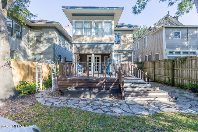 Building Photo - 1838 Silver St