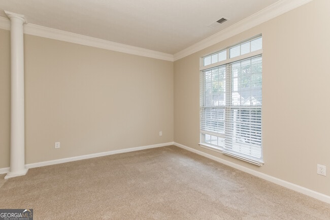 Building Photo - 827 Shadow Lake Dr