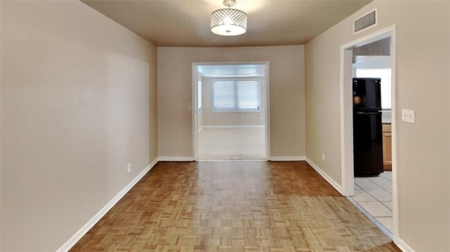 Building Photo - 2640 Manchester Dr