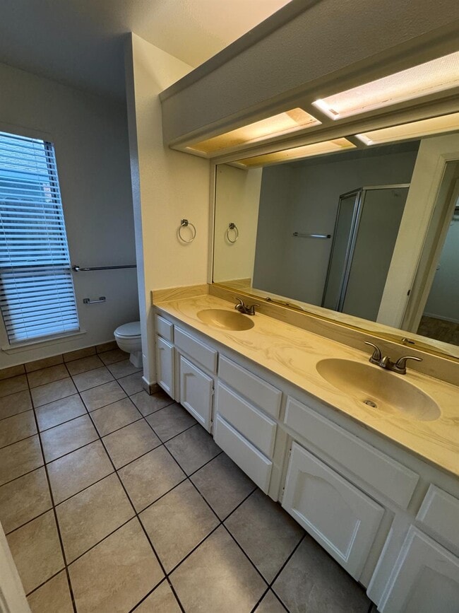 Building Photo - 6348 N Genoa Ave