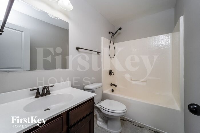 Building Photo - 219 Silk Oak Dr