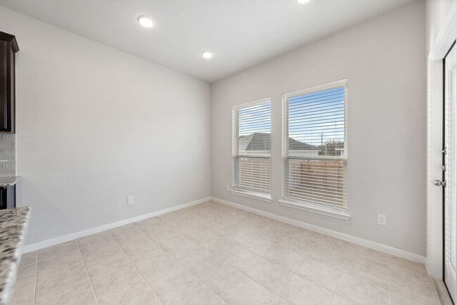 Building Photo - 737 Gingham Trl