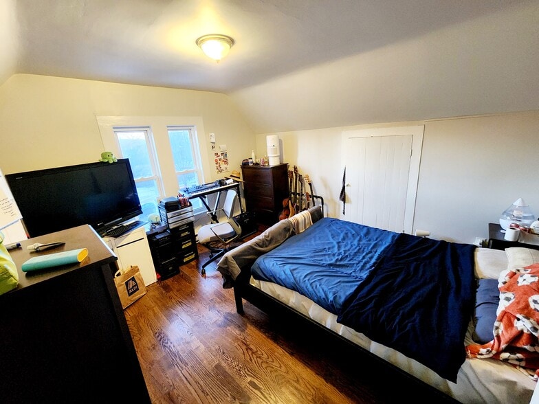 3rd Floor Front Bedroom - 143 Winchester Ave