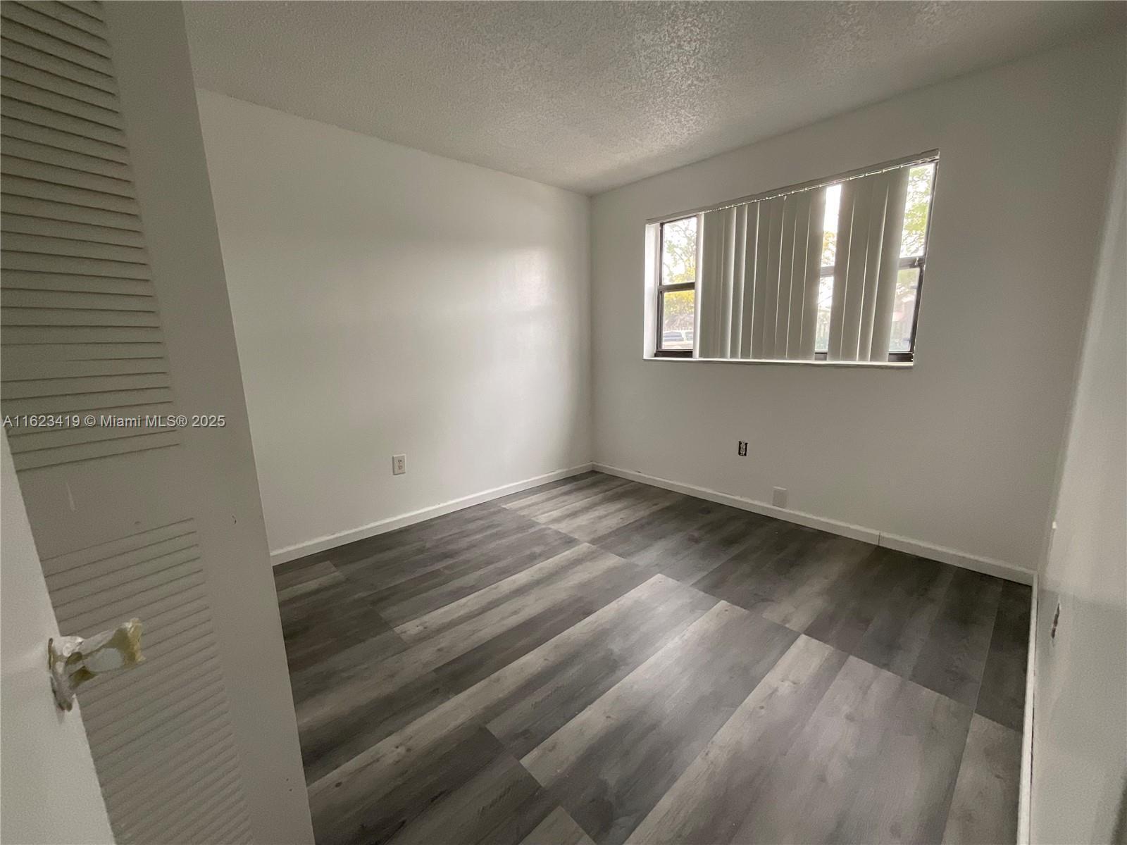 Building Photo - 9877 Nob Hill Ct