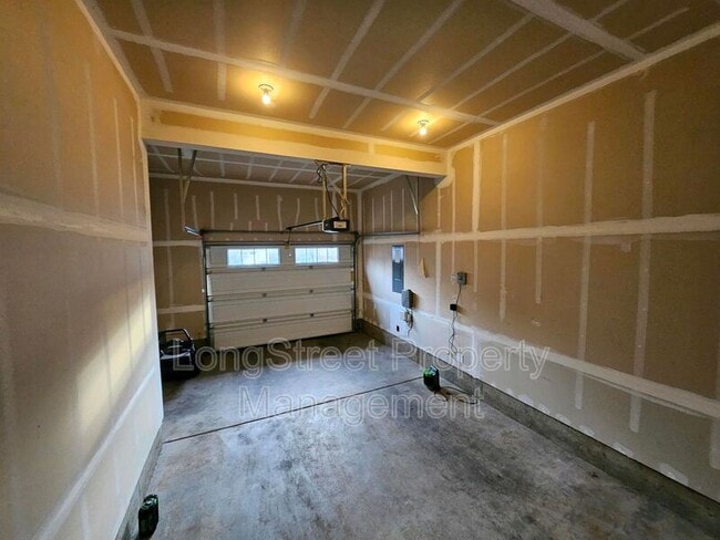 Building Photo - 6355 SE Imagine Way