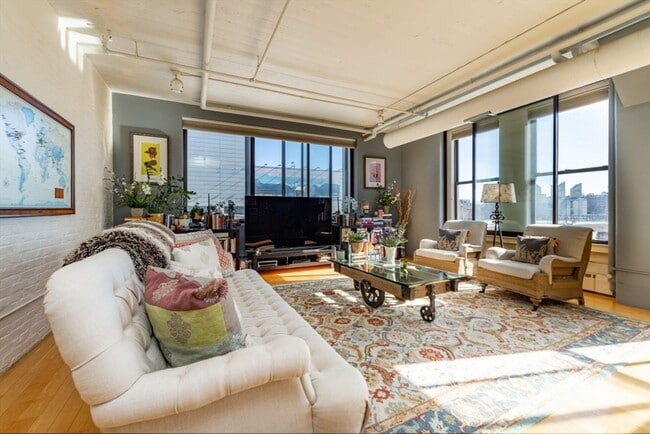 Building Photo - 210 South St