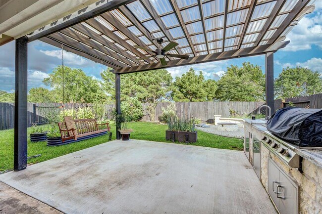 Building Photo - 25951 Ravenside Dr