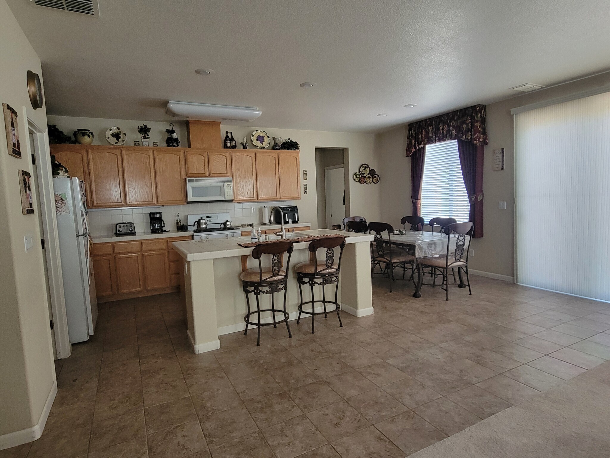 Building Photo - 1322 Paseo Belleza