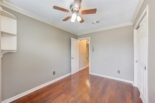 Building Photo - 4705 Dogwood Dr