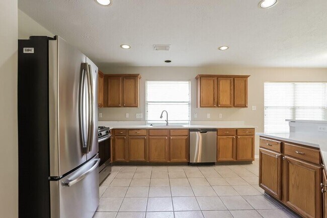 Building Photo - 30 Shimmer Pond Pl