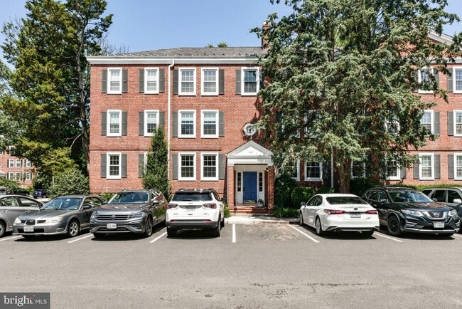 Building Photo - 3057 S Buchanan St