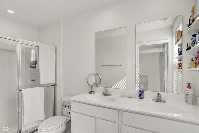 Building Photo - 910 Red Hls Ct