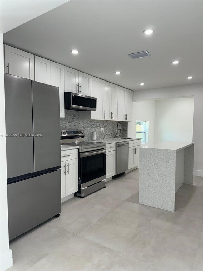 Building Photo - 4028 SW 49th Ct
