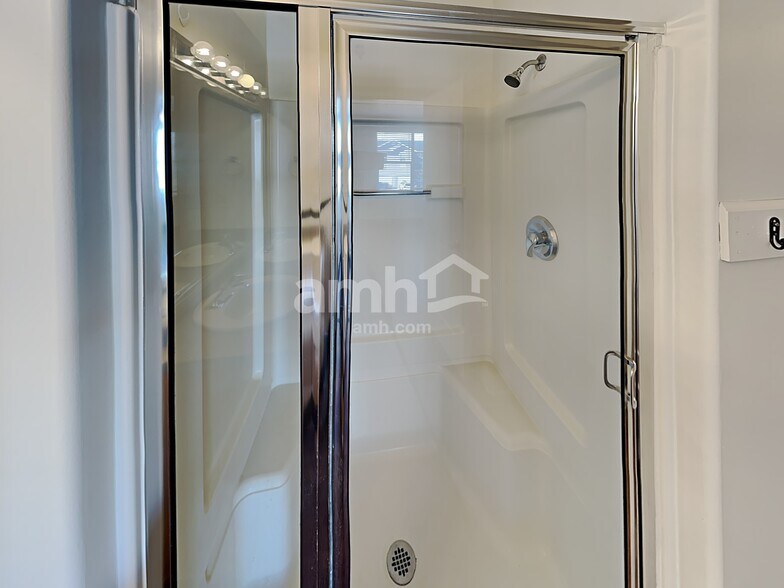 Building Photo - 72 N Cameron St