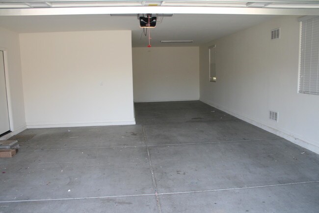 Building Photo - 10765 W Bronco Trail