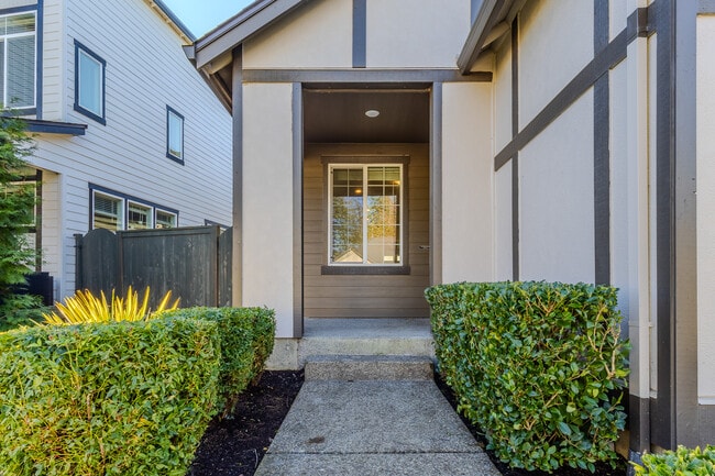 Building Photo - 6280 SE Genrosa St