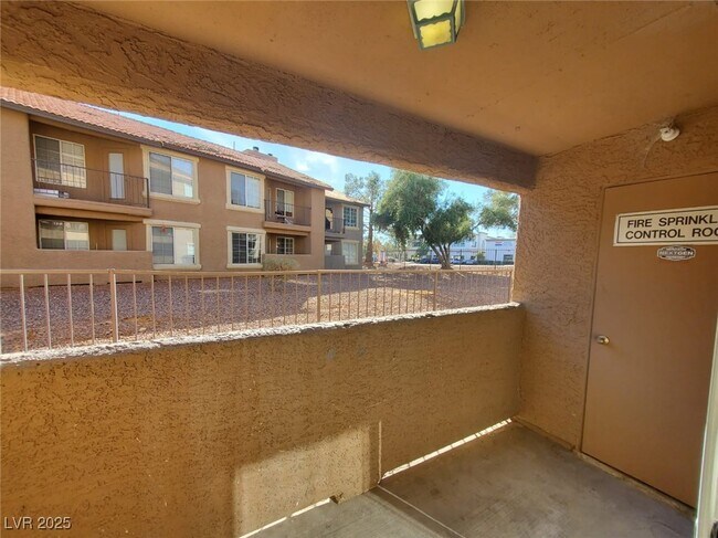 Building Photo - 2750 S Durango Dr