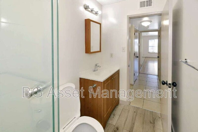 Building Photo - 8049 Greenridge Dr