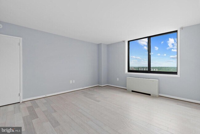 Building Photo - 3705 S George Mason Dr