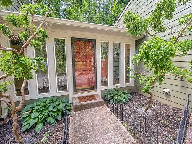 Building Photo - 3 BR Wooded Retreat in the Heart of East Cobb!